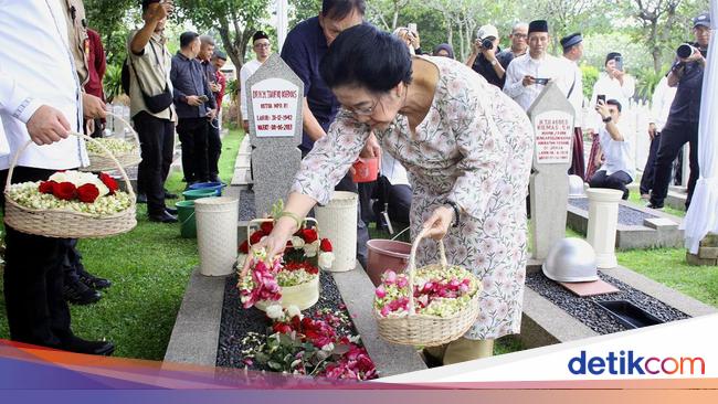 Megawati, Puan hingga Prananda Nyekar ke Makam Taufiq Kiemas dan Fatmawati