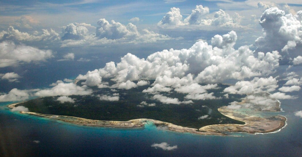 YouTuber ditangkap setelah meninggalkan Diet Coke di Pulau Suku Terisolasi