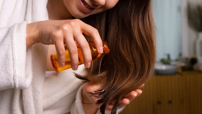 6 Cara Melakukan Smoothing Rambut di Rumah dengan Mudah dan Hemat