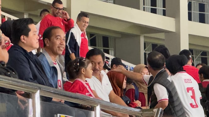 Jokowi Ajak 2 Cucunya Nonton Laga Timnas Indonesia Vs Filipina di Manahan