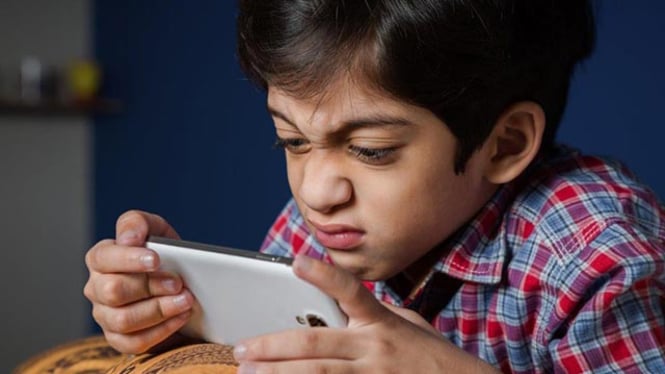 Tips Dokter Mata untuk Penggunaan Gadget pada Anak, Jangan Sampai Kebablasan!