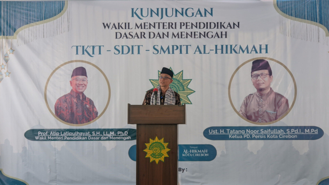 Kunjungi Sekolah Islam Terpadu Al-Hikmah Cirebon, Wamendikdasmen Ingatkan Pentingnya SDM Bertakwa