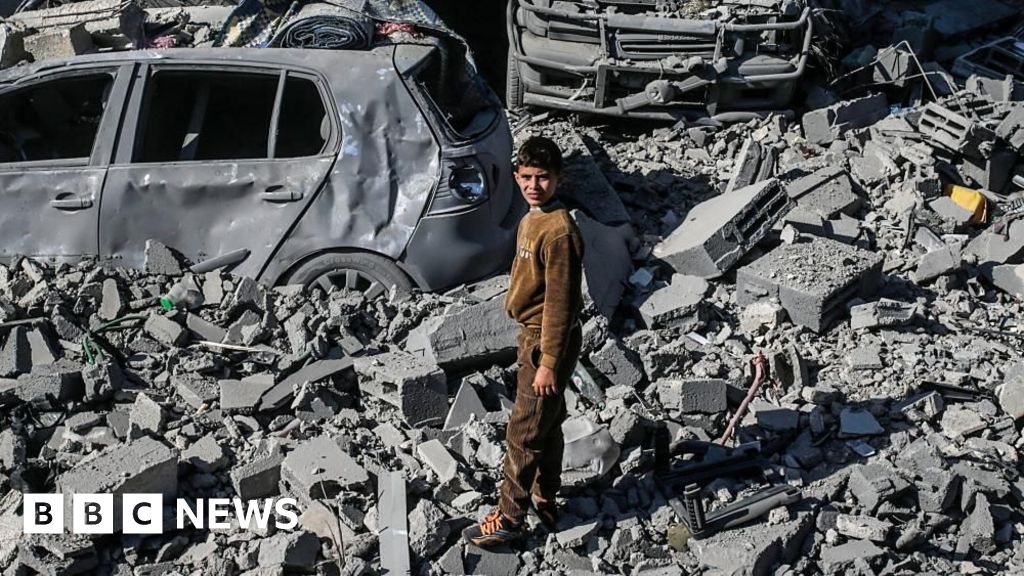 Puluhan orang tewas dalam serangan Israel, kata para pejabat Gaza