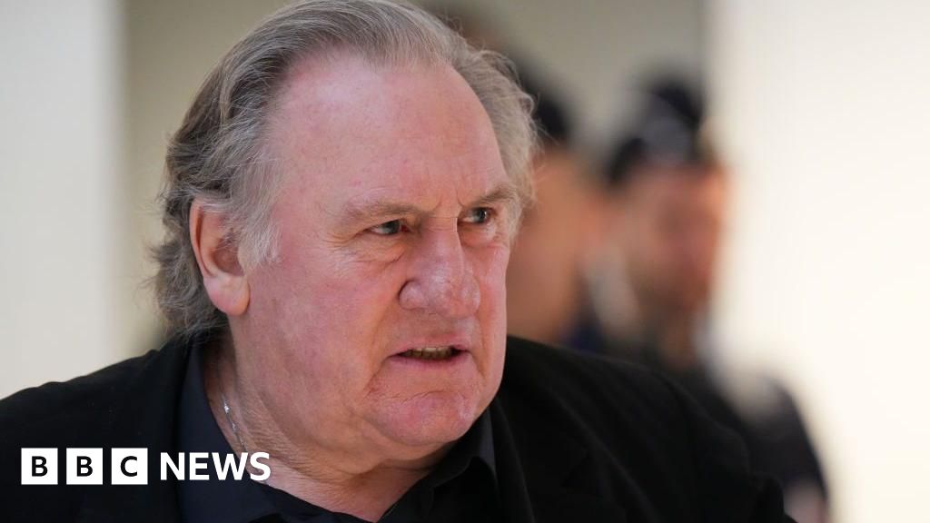 Gérard Depardieu menyangkal tuduhan kekerasan seksual di persidangan agresif