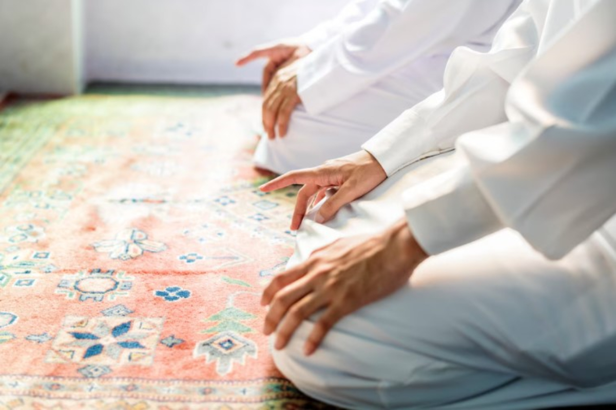 Membaca Doa Isha sebagai Arab dan Latin