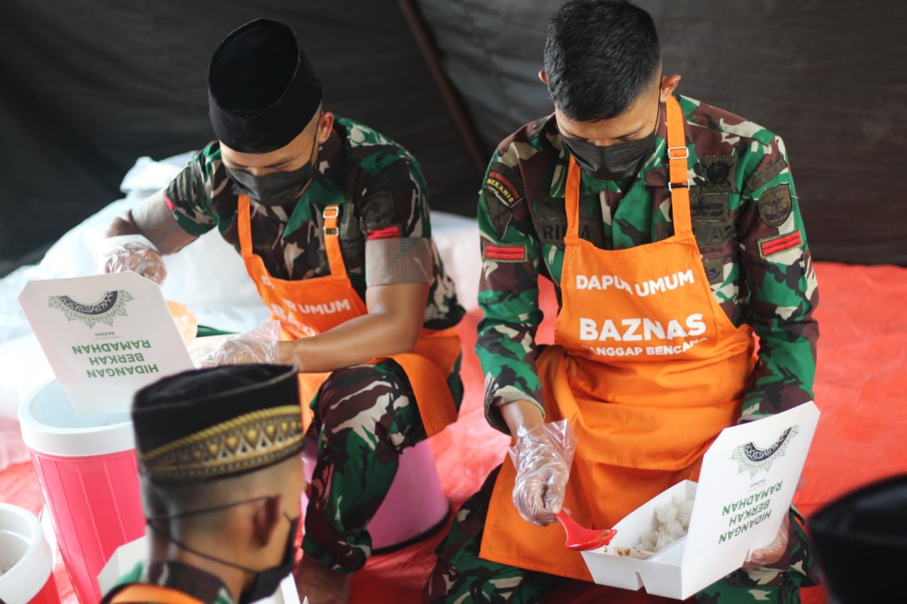 Baznas Bersama Yonif 201JY Distribusikan 3000 Hidangan Berkah Ramadan di Jakarta Timur