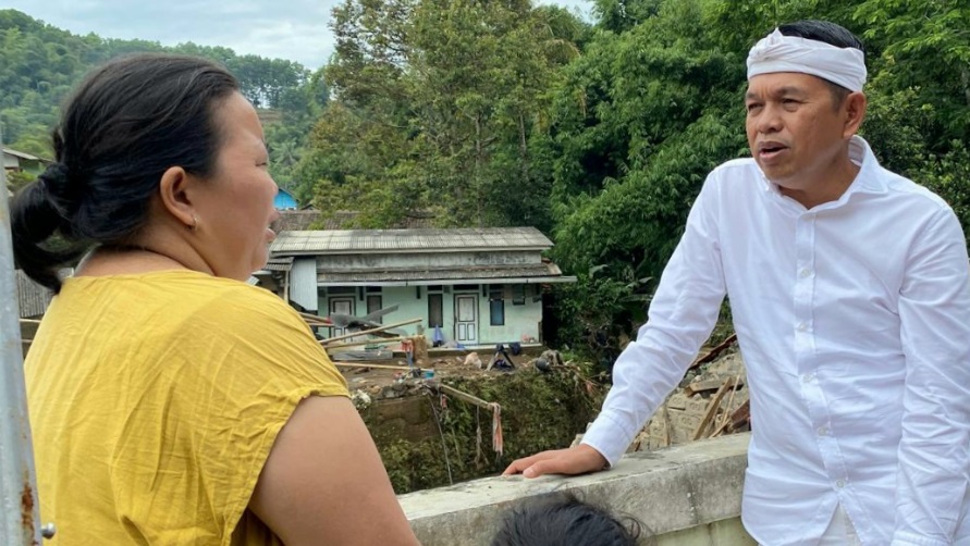 Dedi Mulyadi Bakal Relokasi Permukiman Warga di Bantaran Sungai Cimeta