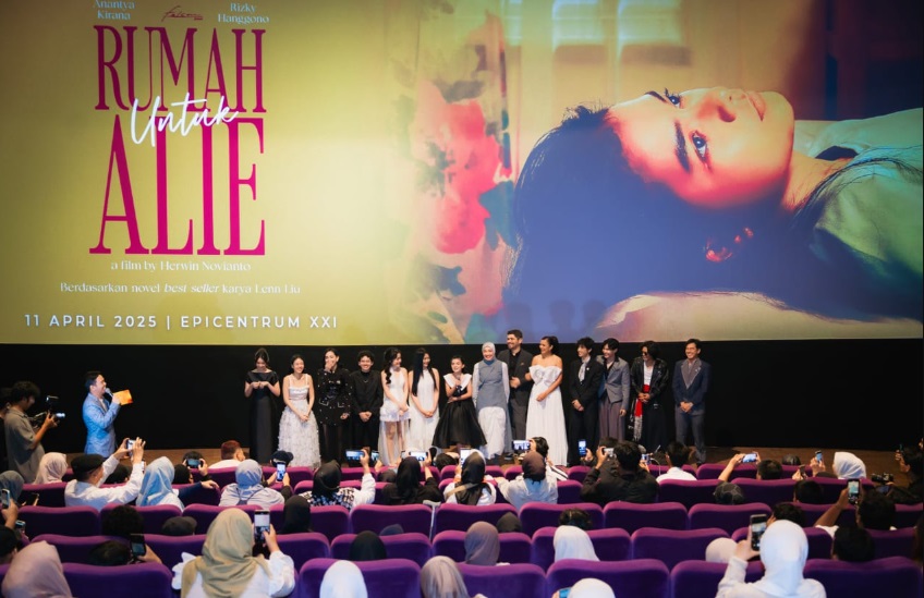 Film Rumah Untuk Alie Tampilkan Gamblang Perundungan oleh Keluarga