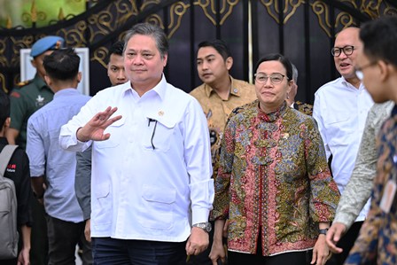 Airlangga Bertolak ke AS, Indonesia Siapkan Proposal Negosiasi Tarif Impor 32 Persen Trump