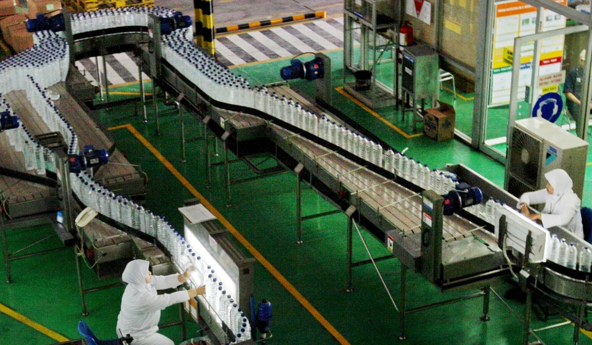 Larangan Produksi Air Minum Kemasan Kurang Seliter Dikritisi