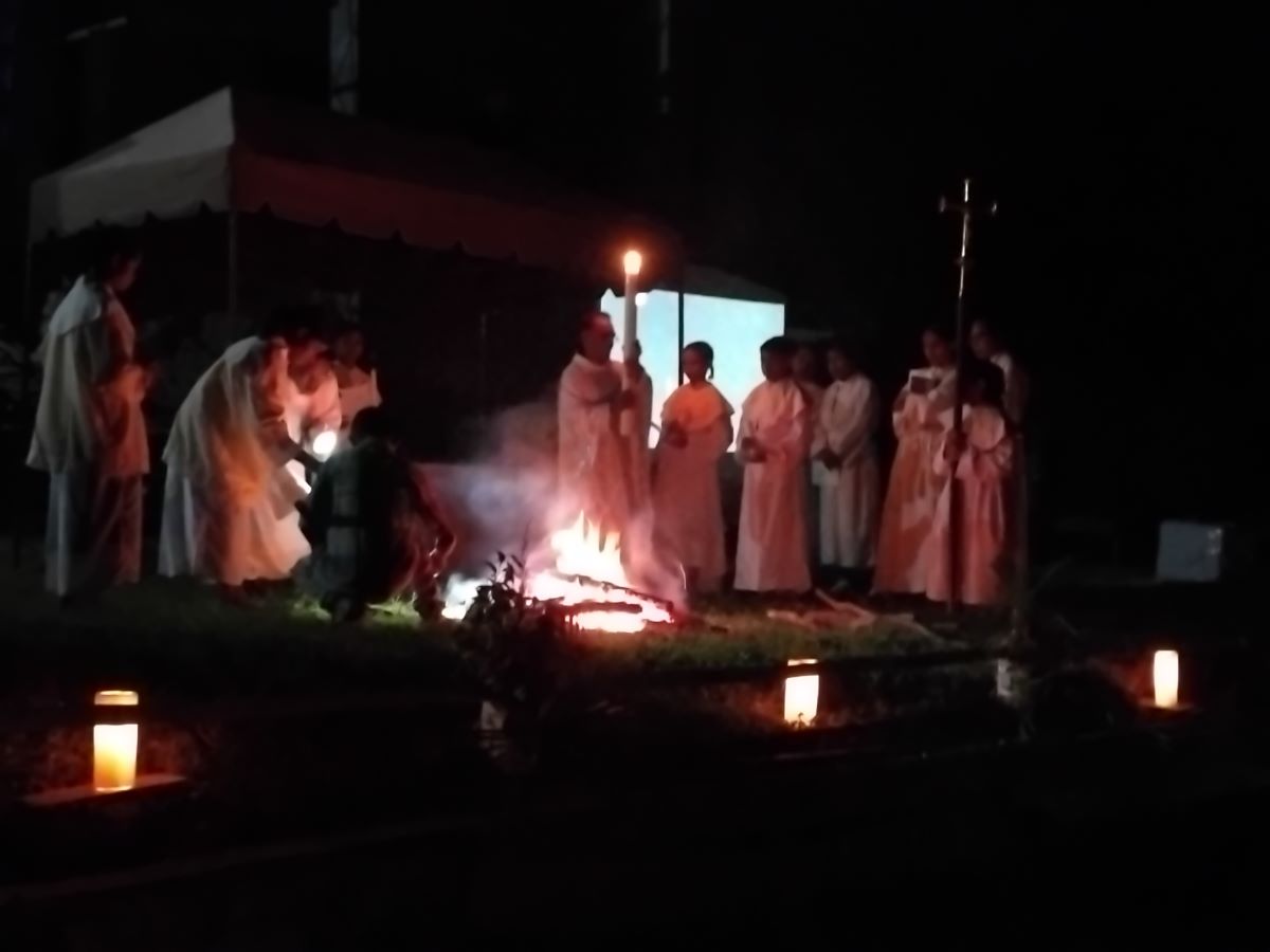 Upacara Cahaya Awali Perayaan Malam Paskah di Lembata