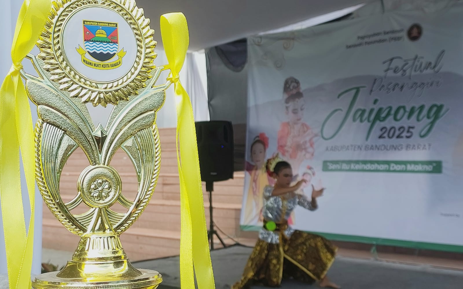 Lestarikan Seni Sunda pada Generasi Muda, Ratusan Anak Ikuti Festival Jaipong Piala Bupati