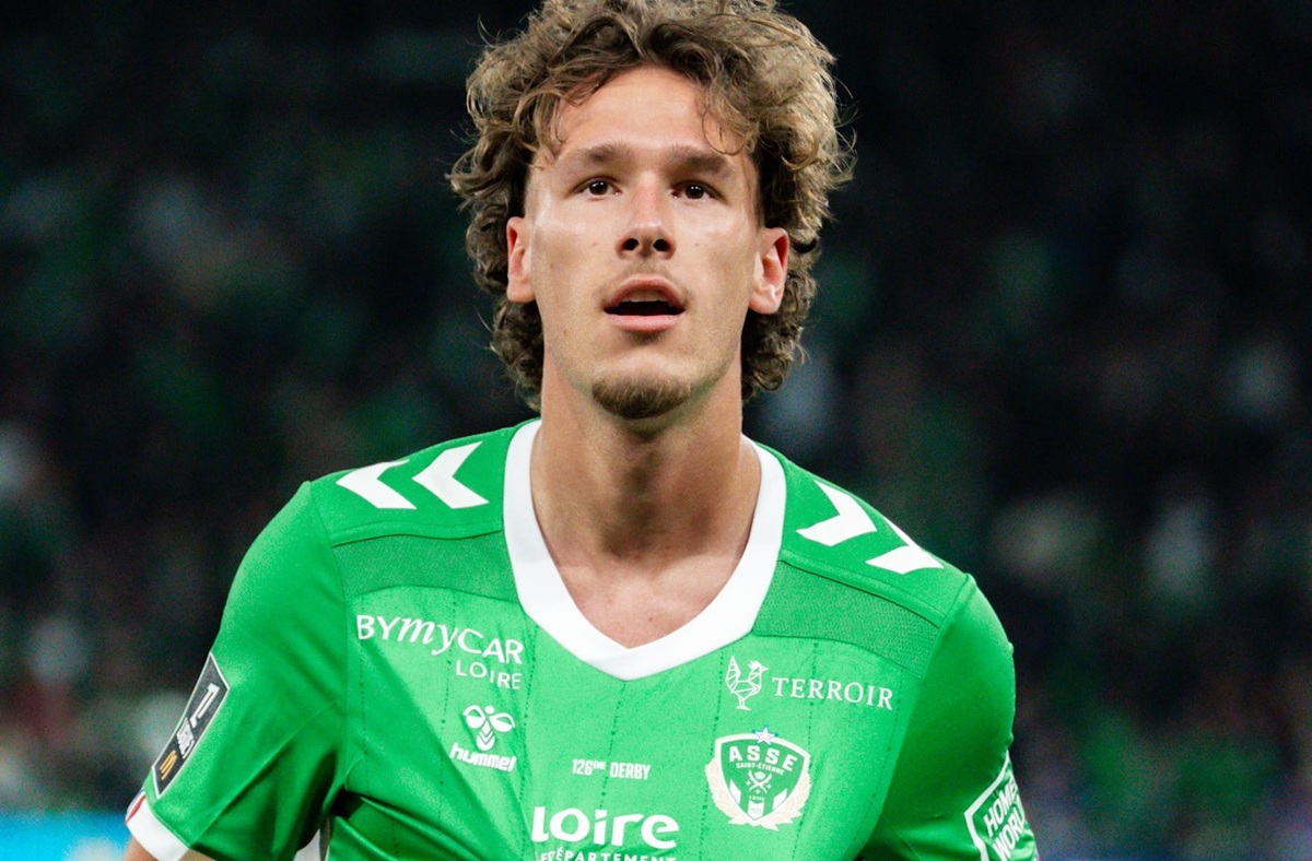 Saint-Étienne vs Lyon Brace Lucas Stassin Bawa Saint-étienne Tundukkan Lyon Di Derby Rhone-Alpes KE-125