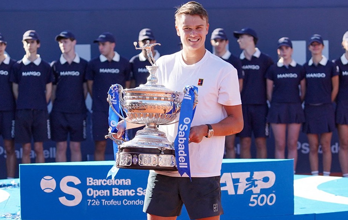 Holger Rune Taklukkan Alcaraz dan Rebut Gelar Barcelona Terbuka dengan Gaya Djokovic