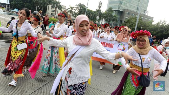Asyik! Perempuan Gratis Naik TransJ-MRT-LRT di Hari Kartini Besok