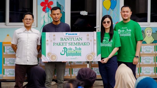 Berbagi di Ramadan, DAIKIN Salurkan 1.000 Paket Sembako ke Masyarakat