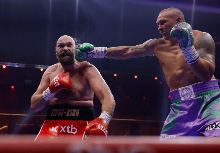 Tinju - Oleksandr Usyk v Tyson Fury - Gelar Juara Dunia Kelas Berat - Kingdom Arena, Riyadh, Arab Saudi - 22 Desember 2024 Tyson Fury beraksi melawan Oleksandr Usyk Action Images melalui Reuters/Andrew Couldridge