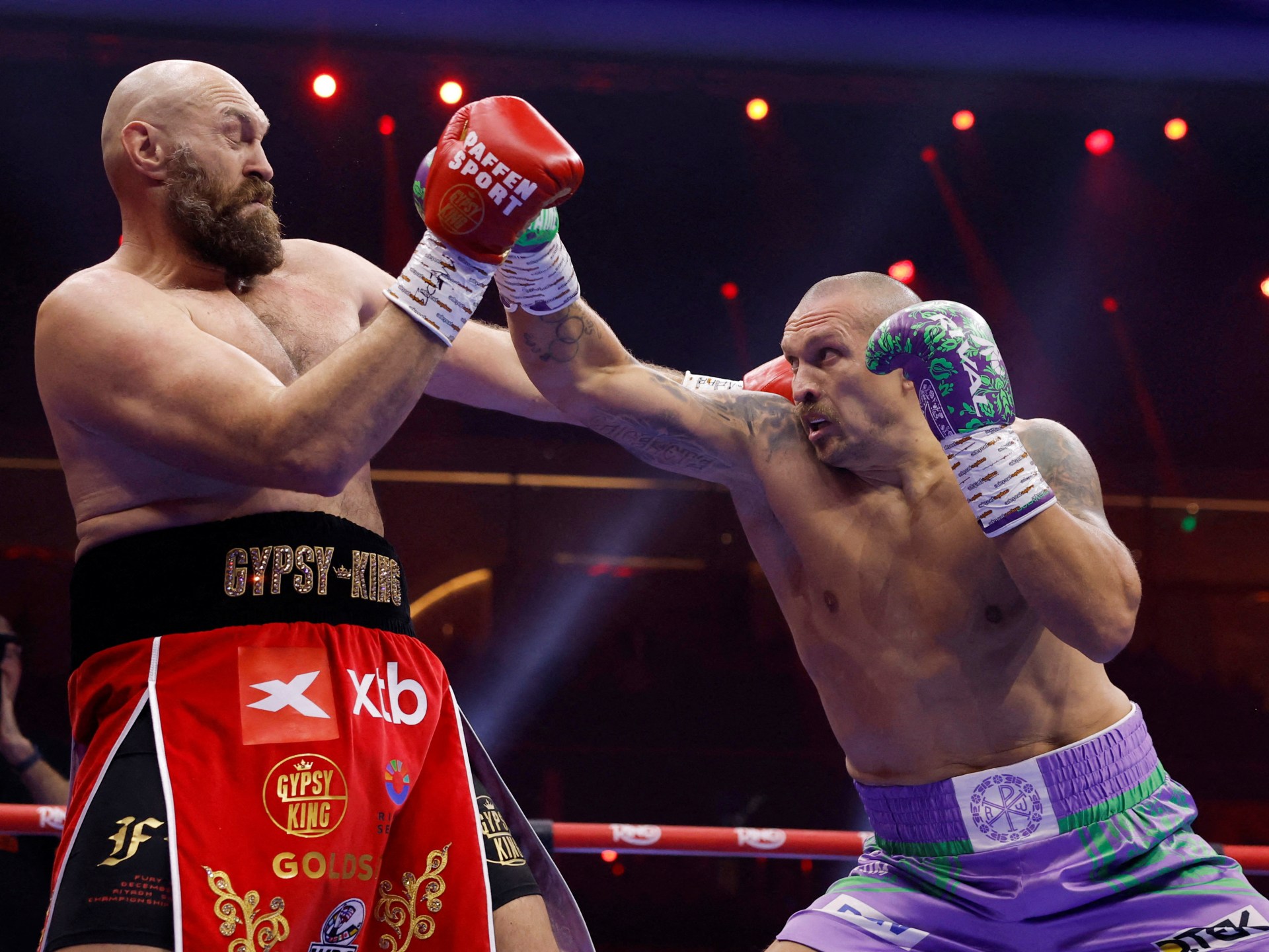 Usyk mengalahkan Fury dalam keputusan poin di Riyadh untuk mempertahankan gelar kelas berat | Berita Tinju