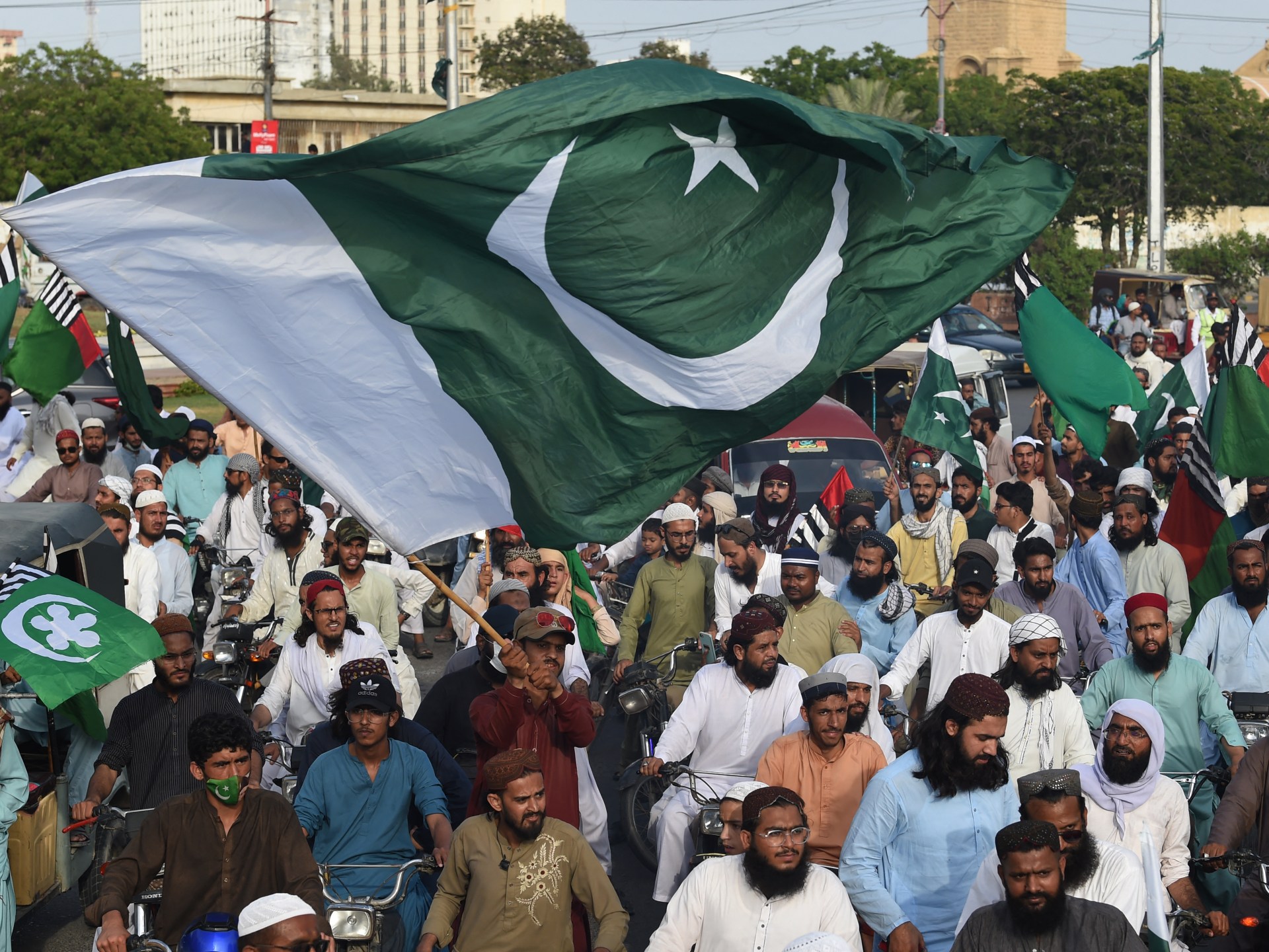 Pakistan memenjarakan 25 pendukung Imran Khan atas serangan terhadap situs militer | Berita Imran Khan