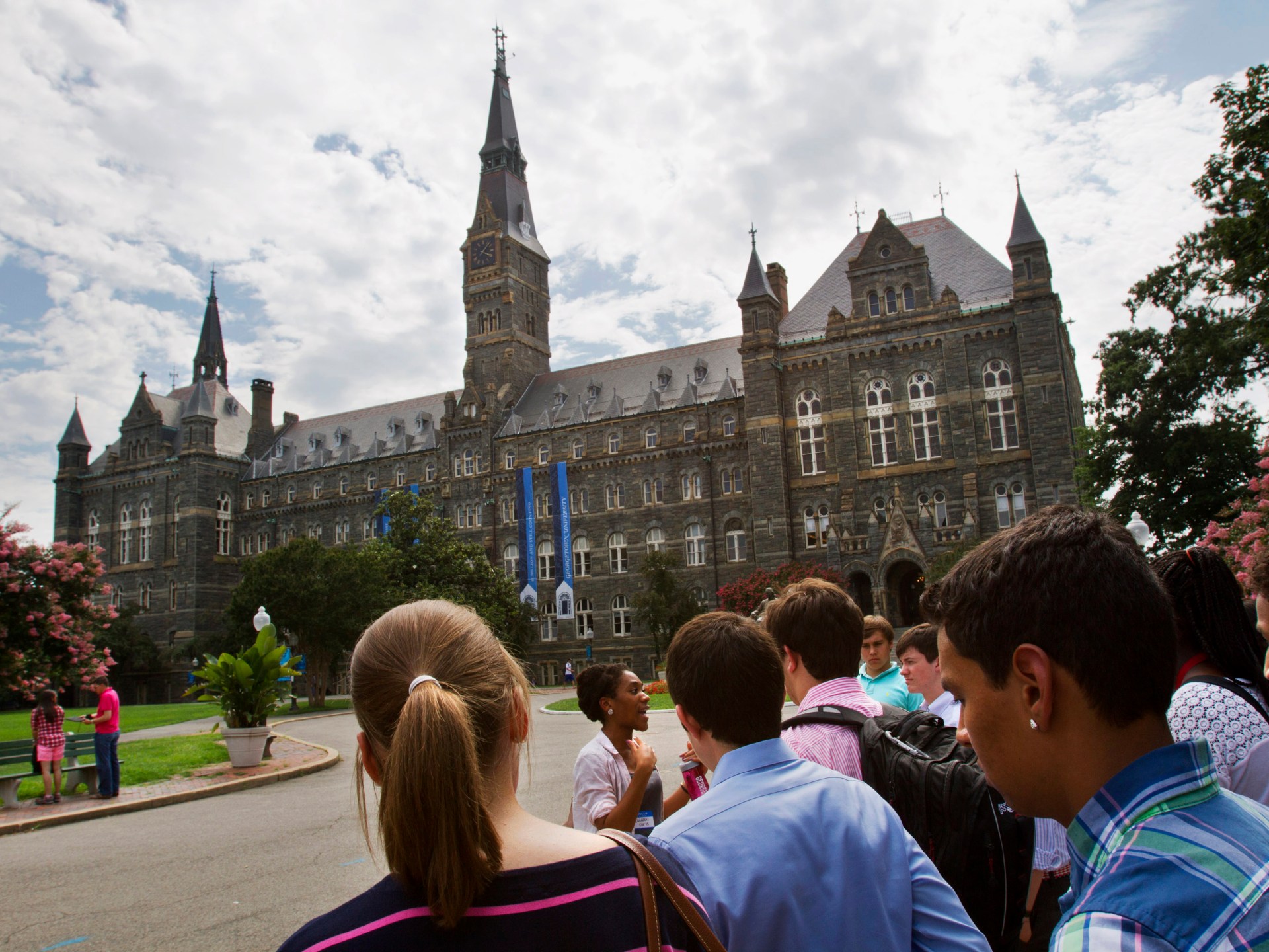 Peneliti peneliti Georgetown meningkatkan penumpasan pidato Trump, kata para sarjana | Berita Hak Sipil