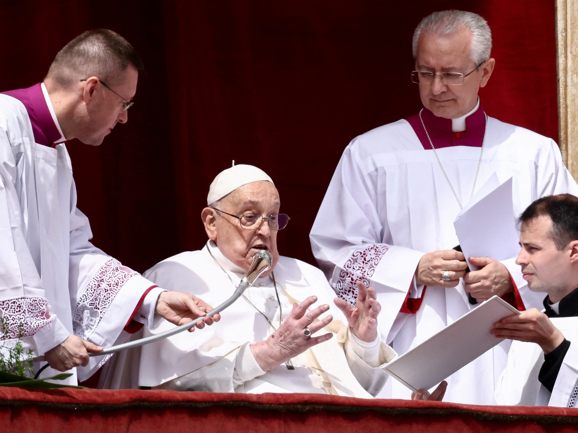 Dalam penampilan Paskah singkat di Vatikan, Paus Francis mendesak gaza gencatan senjata | Berita Konflik Israel-Palestina